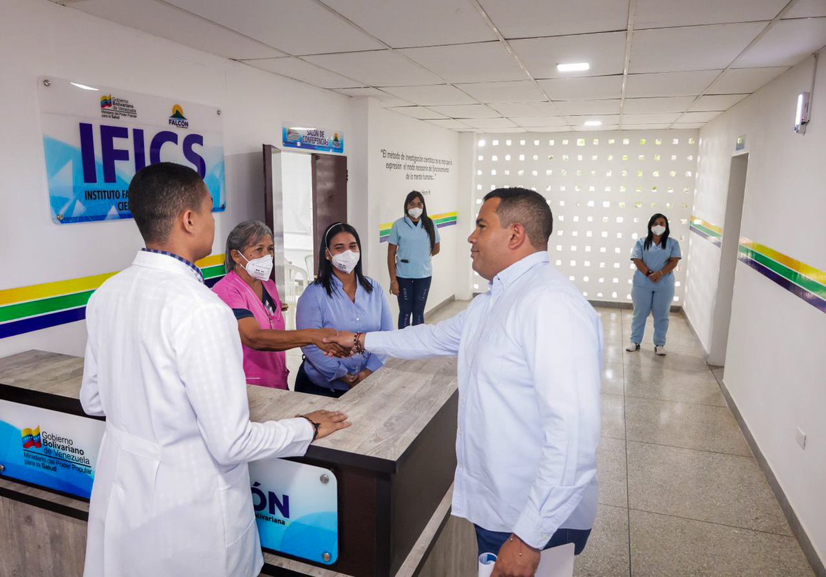 NicolasMaduro's tweet photo. Con las propuestas del pueblo, la unión cívico - militar, el compromiso del Gobierno Bolivariano que presido y las BriCoMil, avanzamos en la recuperación y rehabilitación de decenas de centros de salud, CDI, ambulatorios y hospitales del país. ¡Nada nos detiene! https://t.co/BoObpPqxl4