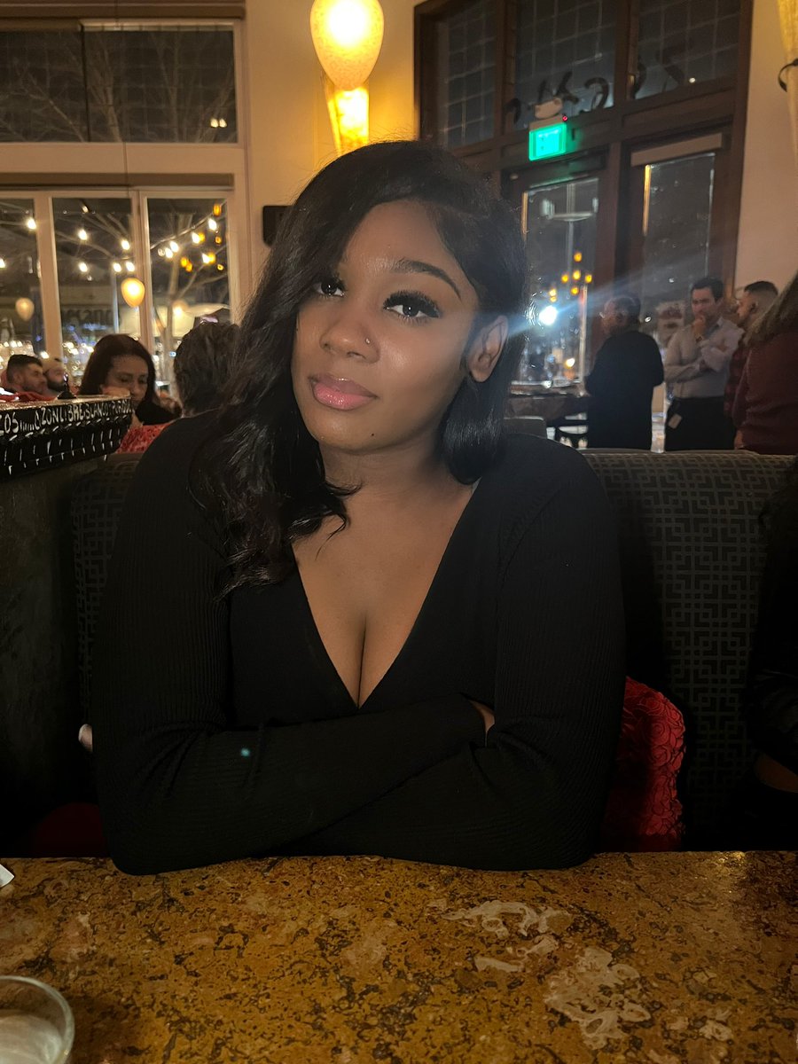 jademcrisp's tweet photo. Happy Vday ♥️ https://t.co/FYYzDqJ21l