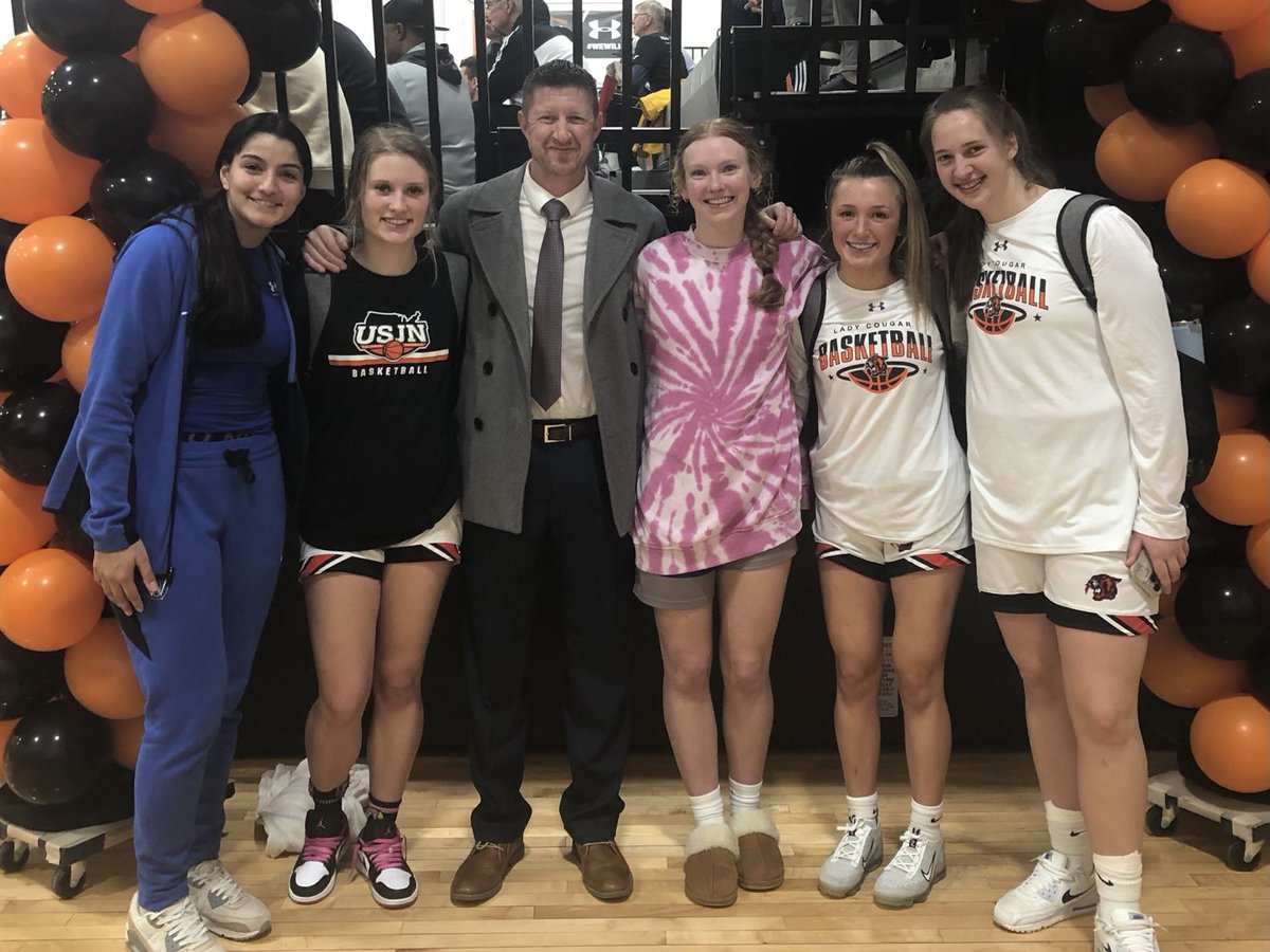 Fun catching up with these ⁦@MVEclipseBball⁩ girls of mine from ⁦<a href="/SMNWLCBBall/">Lady Cougar BBall</a>⁩ and ⁦<a href="/ow_owls/">OW Owls GBB</a>⁩ tonight!