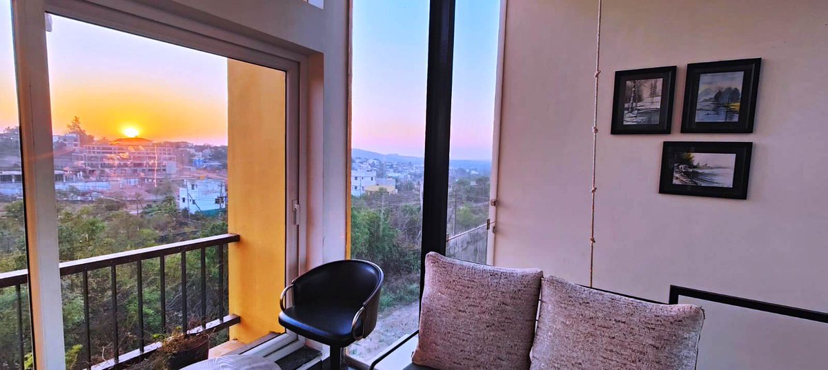 prashantadur's tweet photo. #goodmorningworld..the panoramic view of sunrise....at #Pratithi..........the place where sunrises from east & west....
#sunrise #studiohouse #guesthouse https://t.co/SzMpXGozyk