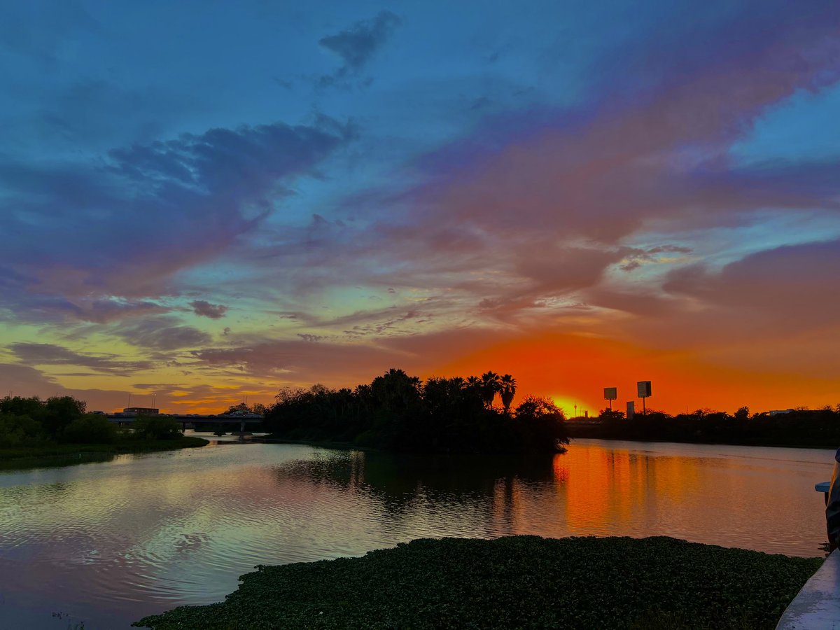 Fernand0Fl's tweet image. Que gran atardecer nos regaló hoy #Culiacán ❤️‍🔥