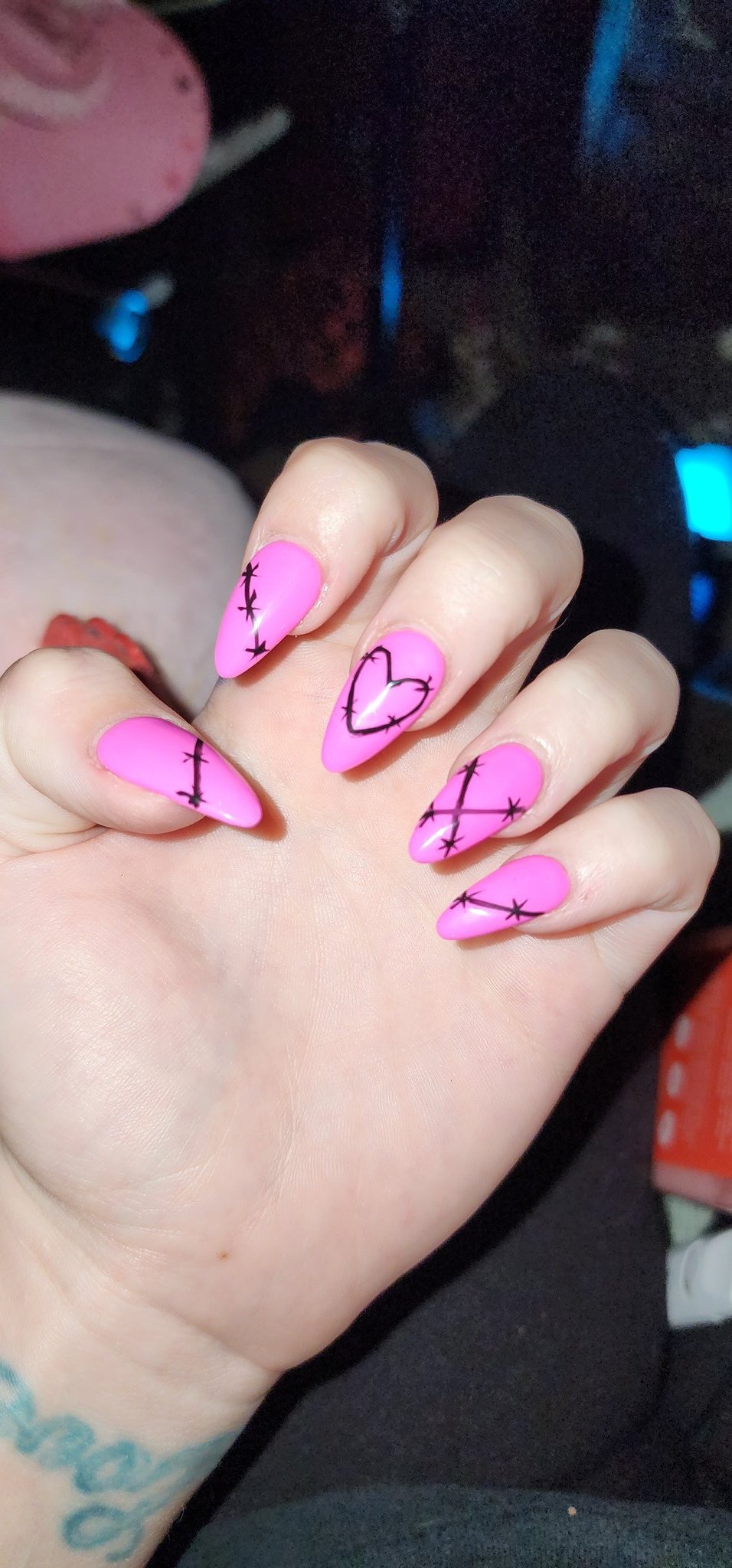 New claws 💗 https://t.co/yhZp3YzrOE