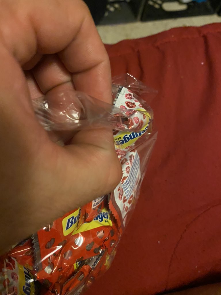 Qwelliswell's tweet photo. @Butterfinger oh god whyyyyy lol there’s an one empty!! https://t.co/bPVzTtoIDf