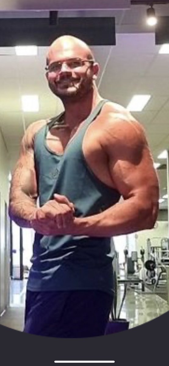 starbs_n_carbs's tweet image. yep i can see the similarities, right down to y’all’s preference for 13 yr old little girls YIKES #hansenvspredator