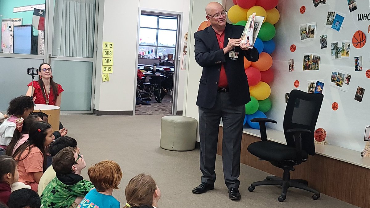 WoodardCFISD's tweet photo. The #ALLINWolfpack says THANK YOU to @SuptMarkHenry for celebrating our TOP READERS &amp; 3rd graders who made  the @MFinalFour Reading Final Four ELITE 8 by bringing our #CFISDSPIRIT home for @CyFairISD @KHOU @christinacole03 @suebrenz @jesmcallister @11greenwave @cfisdleslie https://t.co/SYUdCRsprS