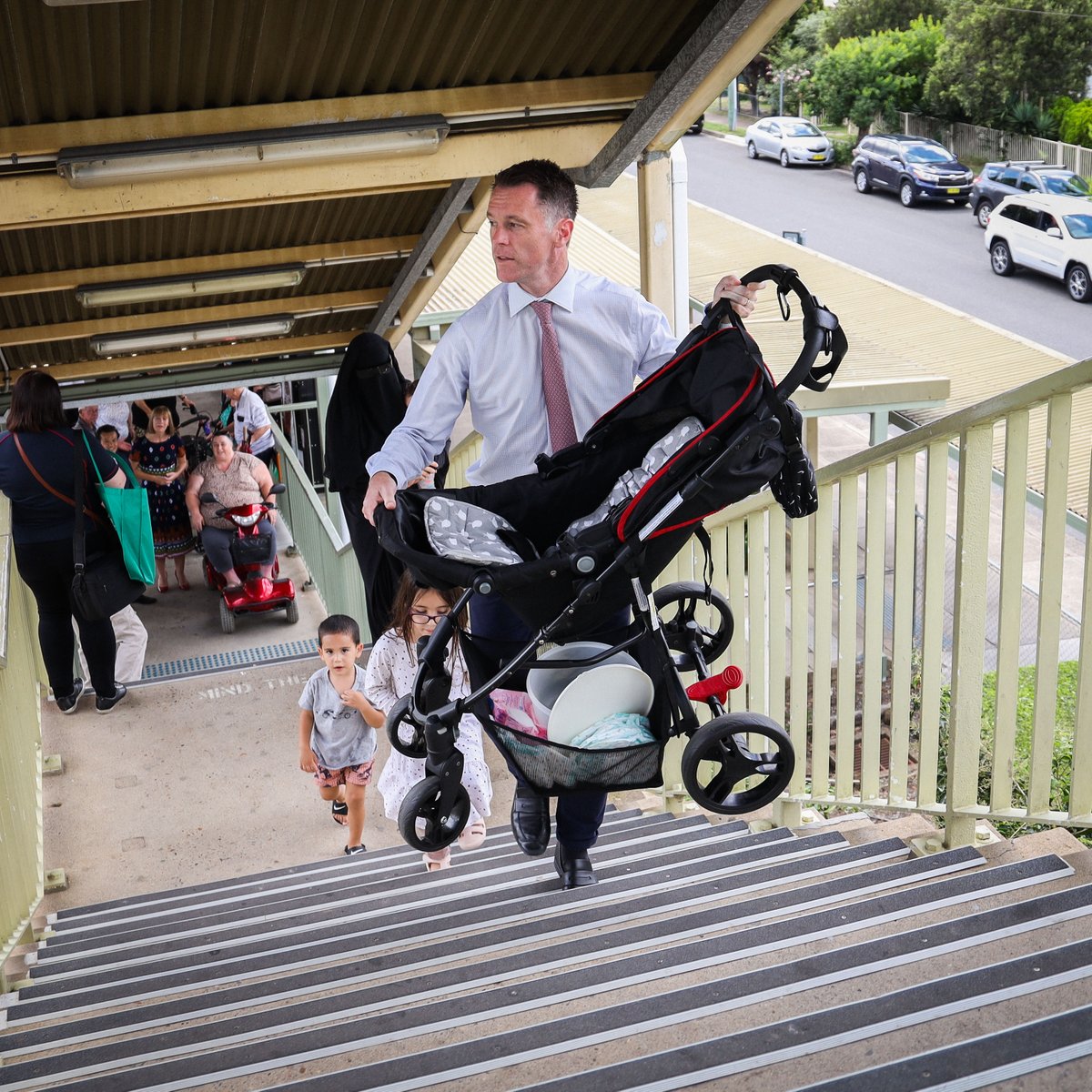ChrisMinnsMP's tweet photo. Just after our station upgrades announcement, I had to help a woman with her pram.
This isnβt special, it's the reality for thousands of people in our city every day.
While stations in Liberal electorates with far fewer passengers are getting upgraded, https://t.co/BIaiEQPi7a