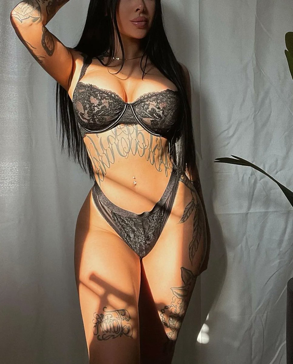 Sunlight shining against her body ☀️💕