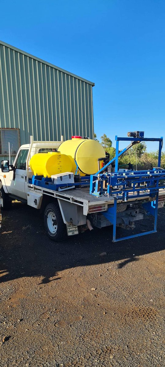 burls_15's tweet photo. STOLEN 437ZYB From 6 Molloy St Torrington (Toowoomba). Kalyx Branded Land Cruiser Ute. Gate was rammed, so possibly damage to the front of vehicle. Vehicle very similar to this with a Seris blue spray unit on the back, but white tanks. Please share around https://t.co/kKkWuO67od