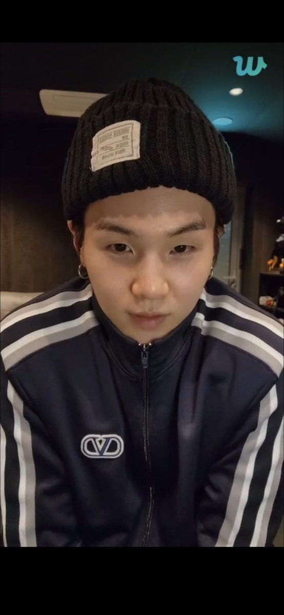 KellyYoungshin's tweet photo. 미뉸기!!! 진짜 녹화본으로 봤으니 망정이지…. 간떨어질뻔 했잖어요!!! 탐라에 콘 못가면 죽음뿐이라는 결연한 분들이 너무 많아 걱정걱정…. 내 표가 있을까?! 그러길래 큰 곳을 대관해야지…. 어떻게해!!! https://t.co/xW19oxyLYq