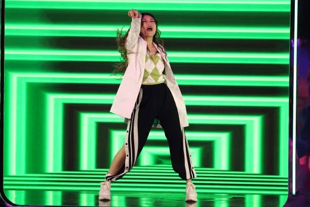 Dancing with Myself by Shakira tweet media