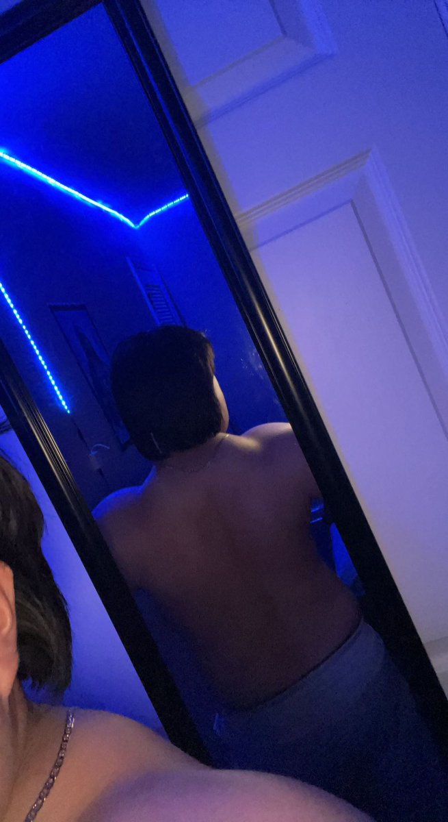 BryanMa81465636's tweet photo. Built my back like mf 🐢 shell but what do y’all 🤔 #explorepage #gymrat #guat #backgain https://t.co/mjIlwD28d6