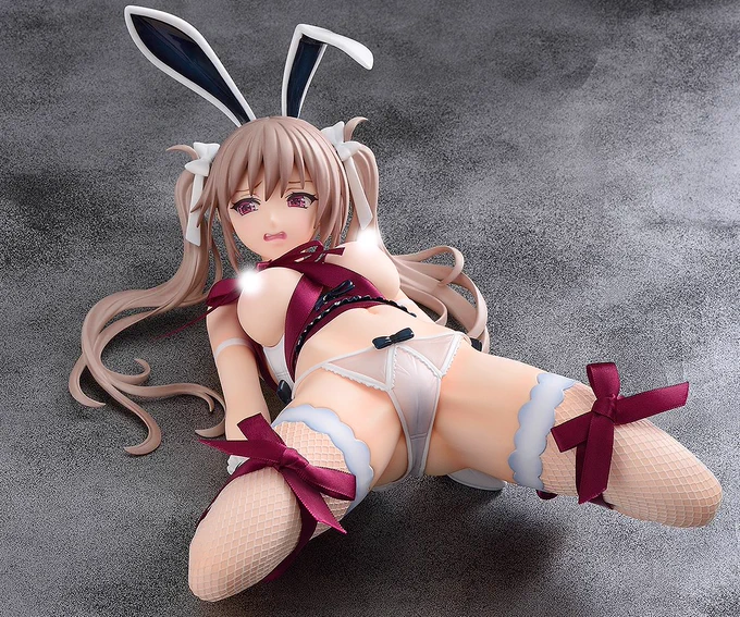 Hisasi氏デザインの性欲旺盛な女の子「Lilly-リリィ-」が、清らかなホワイト基調の装いで再登場!付属のサテンリボンをお好きな箇所に結んだり、プレイ方法は自由自在!別売りのダークなマリアと一緒にあなたのお部屋にお迎えください。日本: 
