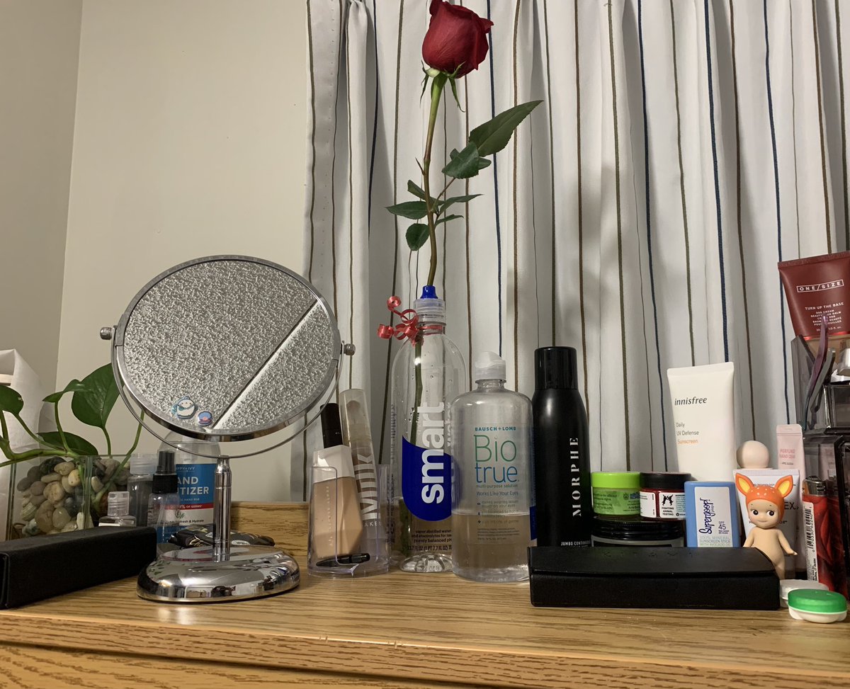 kwangtso's tweet photo. i fr don’t have another cup or vase so this will have to do🤞 https://t.co/lsN8b8NVwU