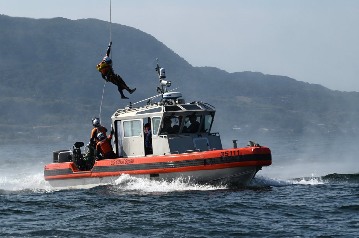 USCGPACAREA's tweet photo. .@USCG Kimball and @JCG_koho crews trained together in Kagoshima Bay, Japan, to enhance our interoperability and expand our capability by understanding how each service operates. Together we'll continue to promote collaboration and cooperation to realize a #FOIP #SAPPHIRE #USCG https://t.co/FOo1qoCtfE