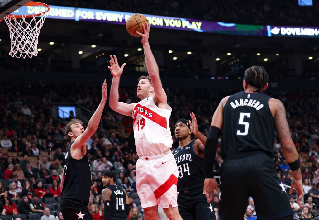 Jakob Poeltl is the 3rd player in NBA history with 30 points, 85% FG pct and 0 FTA in a game, joining Klay Thompson in 2019 and David Robinson in 1995.