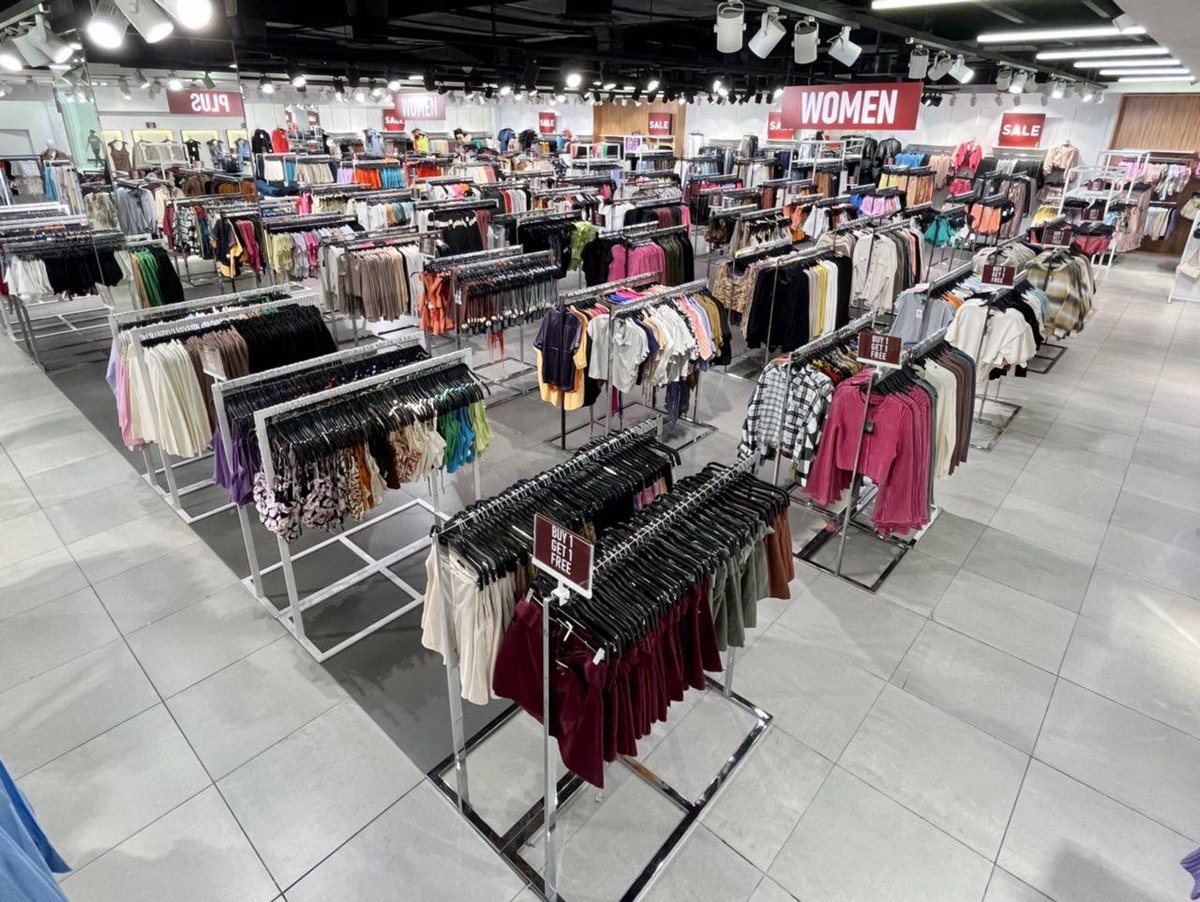 Forever21ph's tweet photo. Day 1/5 of Forever 21 MEGA SALE in SM North! Head over to our store and check out our Buy 1 Get 1 Promo on sale items. 
#Forever21MEGASALE https://t.co/unk9EnnSck
