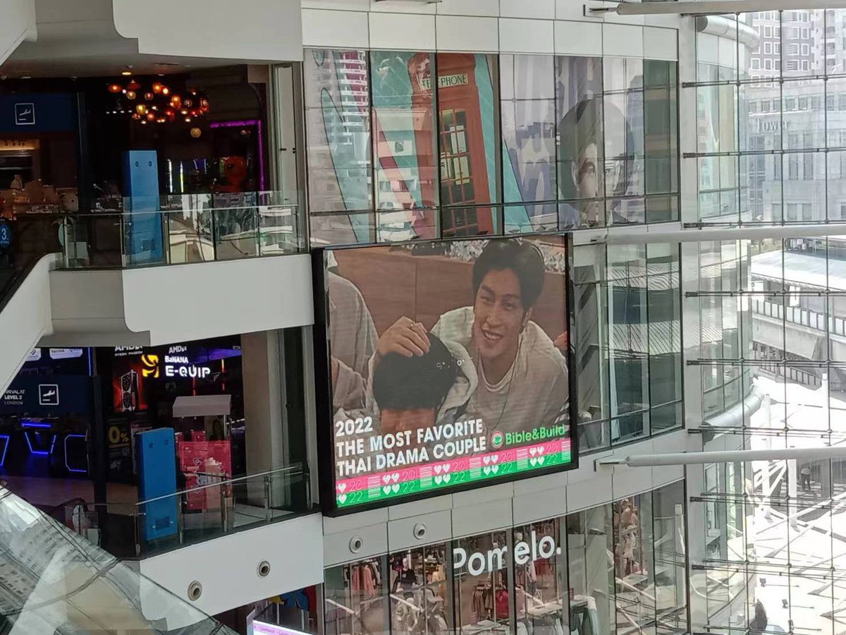JAM__PLANET's tweet image. The 1st place reward for 2022 The Most Favorite Thai Drama Couple is being placed on Terminal 21 shopping mall 55 screens
⏰Feb.14 - Feb.28
Fans can find Bible&amp;amp;Build on the large screen and take lovely photos with them🥰
#BibleWichapas #BuildJakapan 
#BibleBuild 
@biblebuildTH