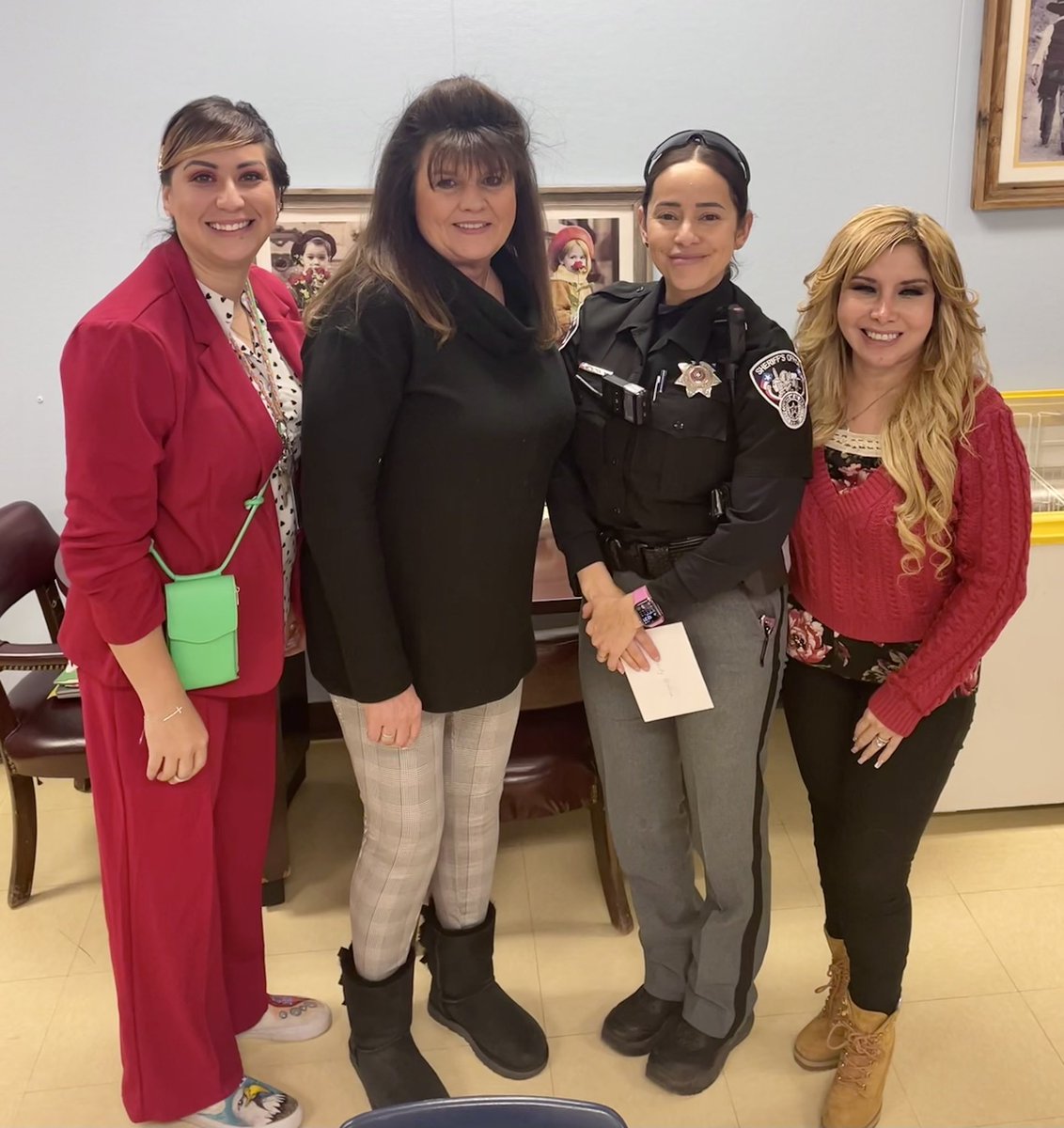 edengtabbutt's tweet photo. Thank you Deputy Molina for all you do! ❤️ #ClintISDheartfirst #HappySROday #safeschools #lovemycounselingteam https://t.co/CZjaMRPLUW