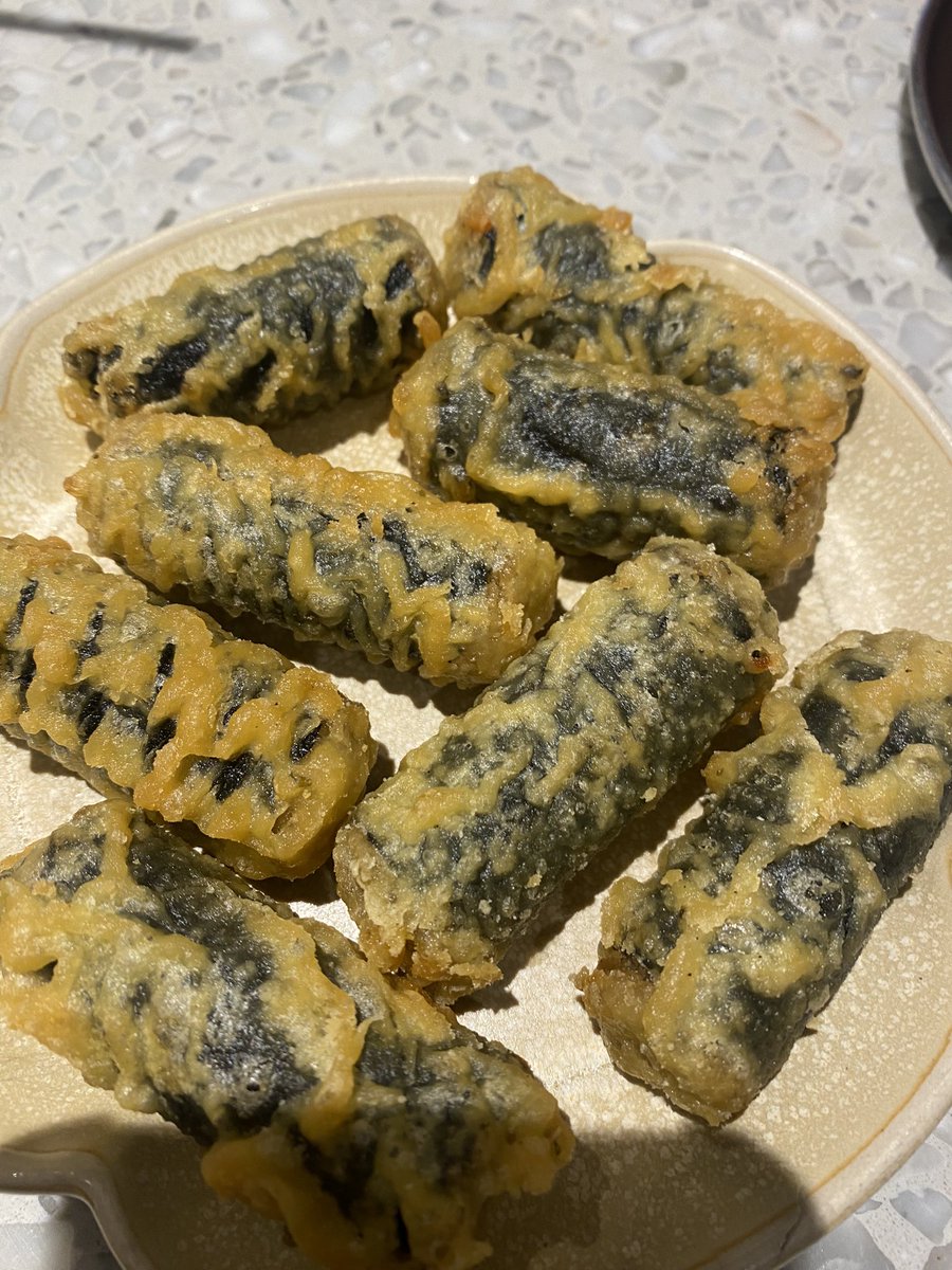 anna_janjira's tweet photo. อร่อยมากสมกับที่รอคิวนาน ที่สำคัญกิมจิอร่อยมากที่สุดตั้งแต่กินกิมจิมา ราคาก็คือดีมากจนแอบตกใจ คุณพี่ขายเอาสังคมเหรอคะ ถูกมาก แต่พนักงานยัง manage คิวยังไม่ดีทำให้รอนานไปหน่อย #Hasul #อร่อยไปแดก https://t.co/1mIz49ZdOp