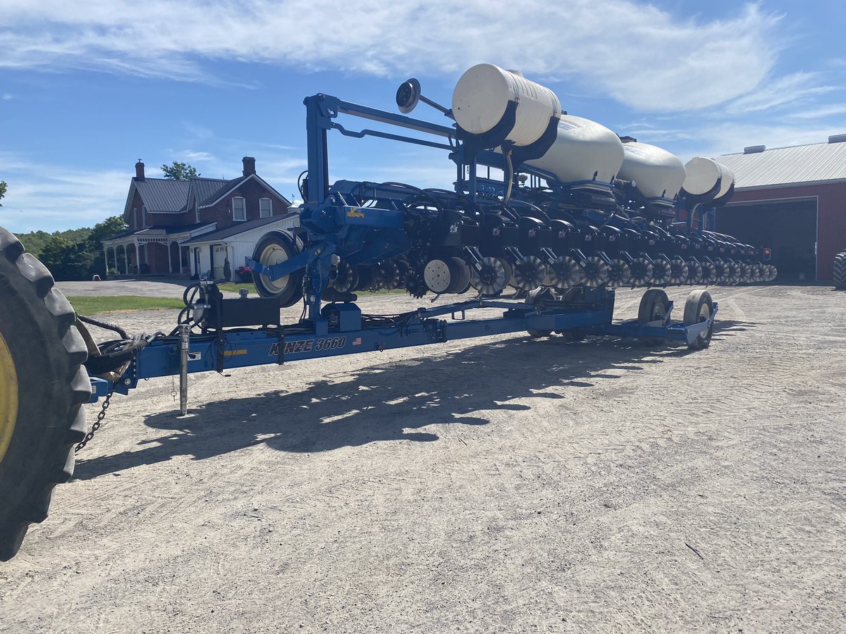 DialedIn_11's tweet photo. 2014 Kinze 3660 for sale! Shedded and clean. https://t.co/5iEsNHsYJp