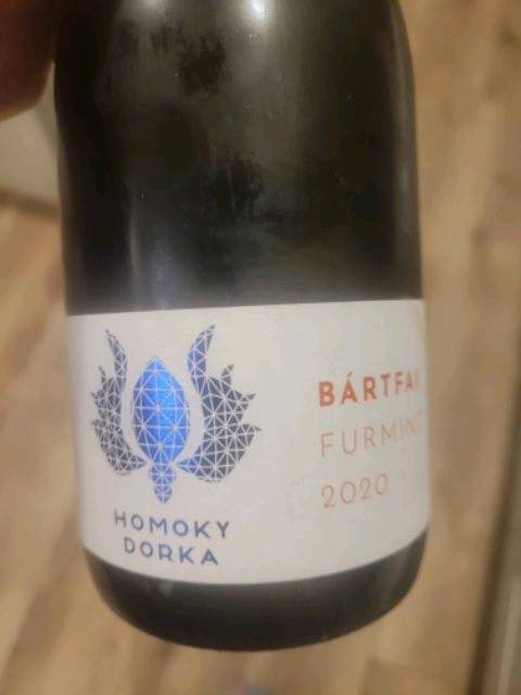 Smoky woodsy aroma here with some nuttiness overlaying …. Wine from Homoky Dorka via Vivino: vivino.com/wines/168554944
