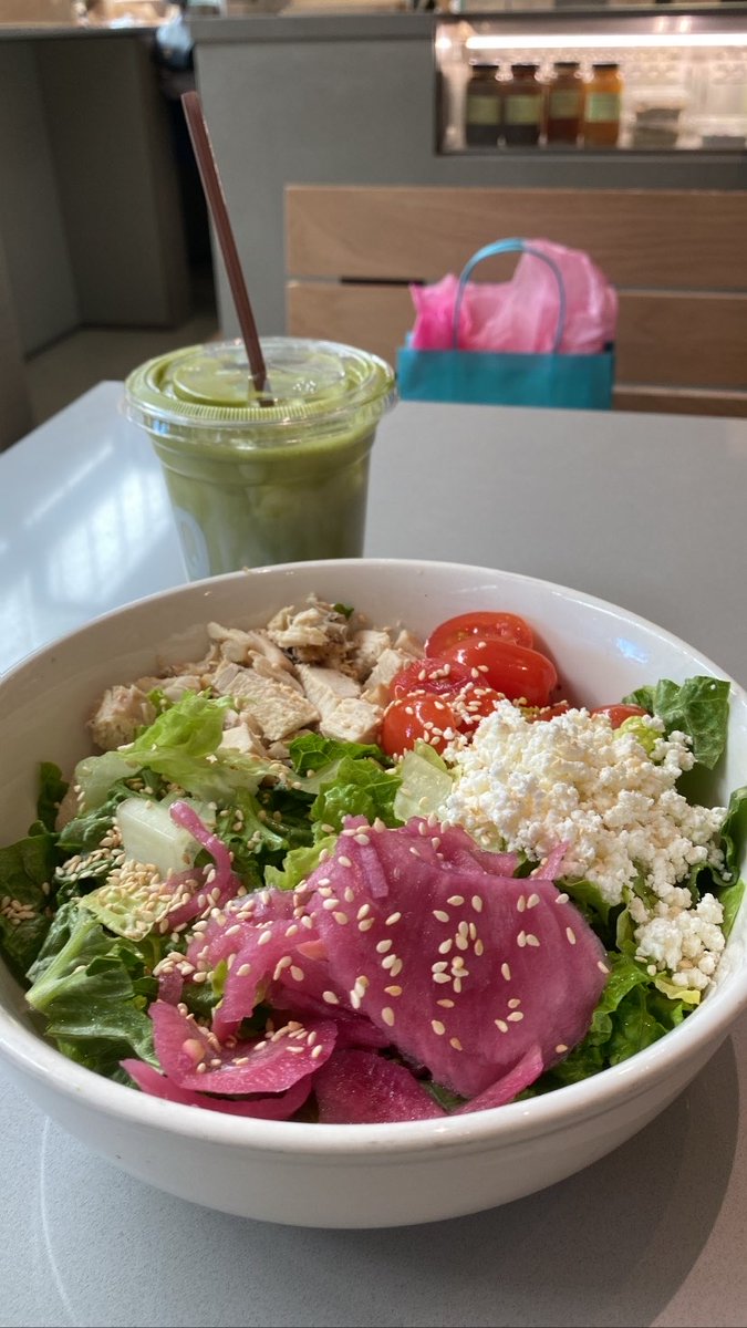 YourFitnessGal1's tweet photo. Gave the #superpuff a break this past weekend. Enjoying the warm weather in February with good food and company 😍@CraigsCookies #MARK1051 #KnowYourSocial https://t.co/IGkXPv2U0h