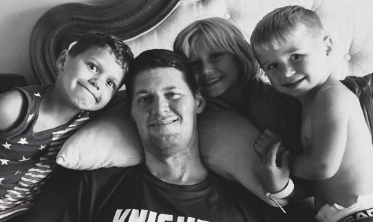 aVoice4ALS's tweet image. Naval Academy grad &amp;amp; USMC #veteran, Tyler died of #ALS at 37 yrs old.

Tyler deserved access to every drug in the medical arsenal to fight the disease he got from serving our country

Tyler deserved #NurOwn
Tyler's kids deserved more time with their Dad

oklahoman.com/story/sports/c…