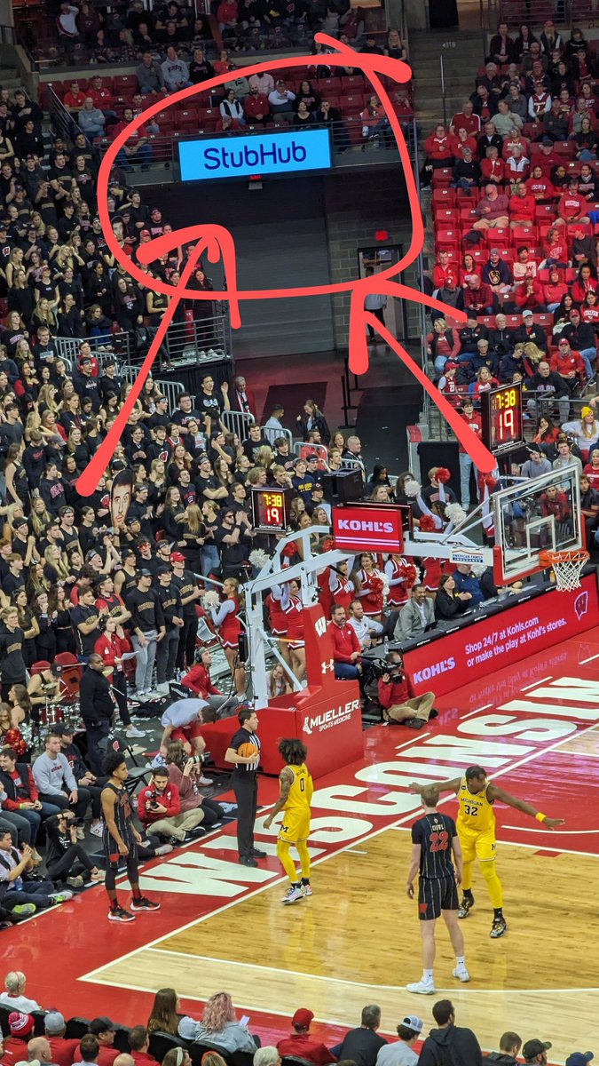 ST5K's tweet photo. @hake0015 Dating site for amputees sponsored this badger meltdown... https://t.co/KYkZVGjPBM