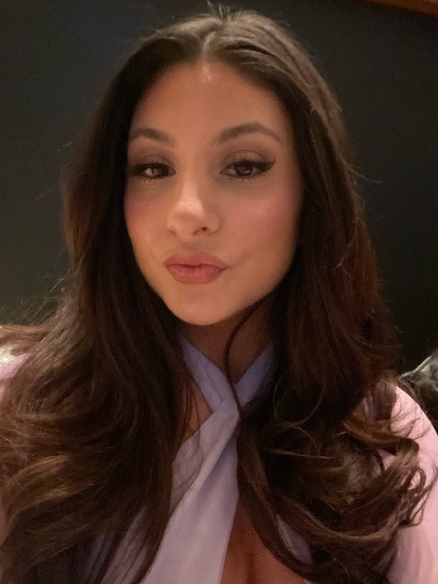 CJRevelo_'s tweet photo. 11 Valentines Days with this beautiful person and many more🥰❤️ I love you always❤️❤️ @alwayssadele https://t.co/pURDTmltXc