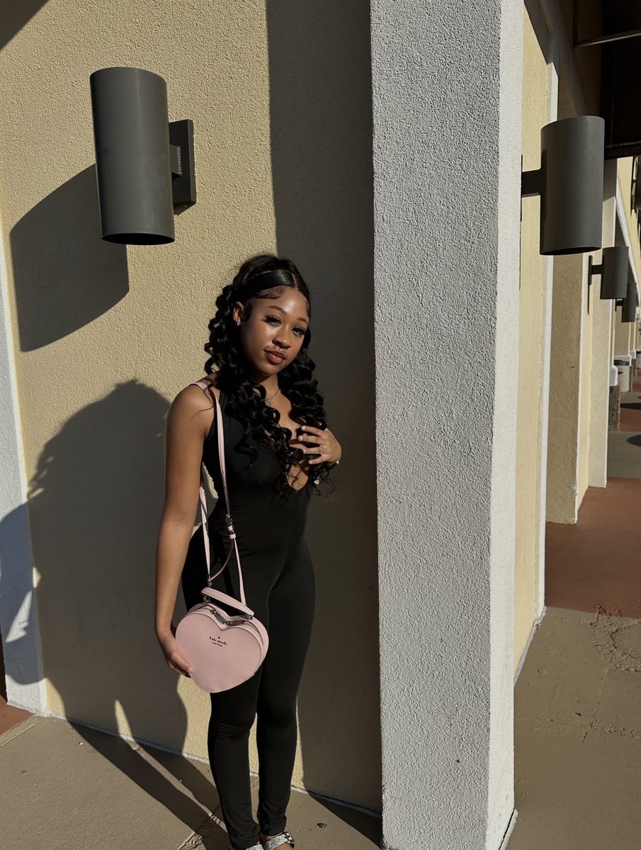 Currently spamming all my socials with pictures of me 🧚🏾‍♀️