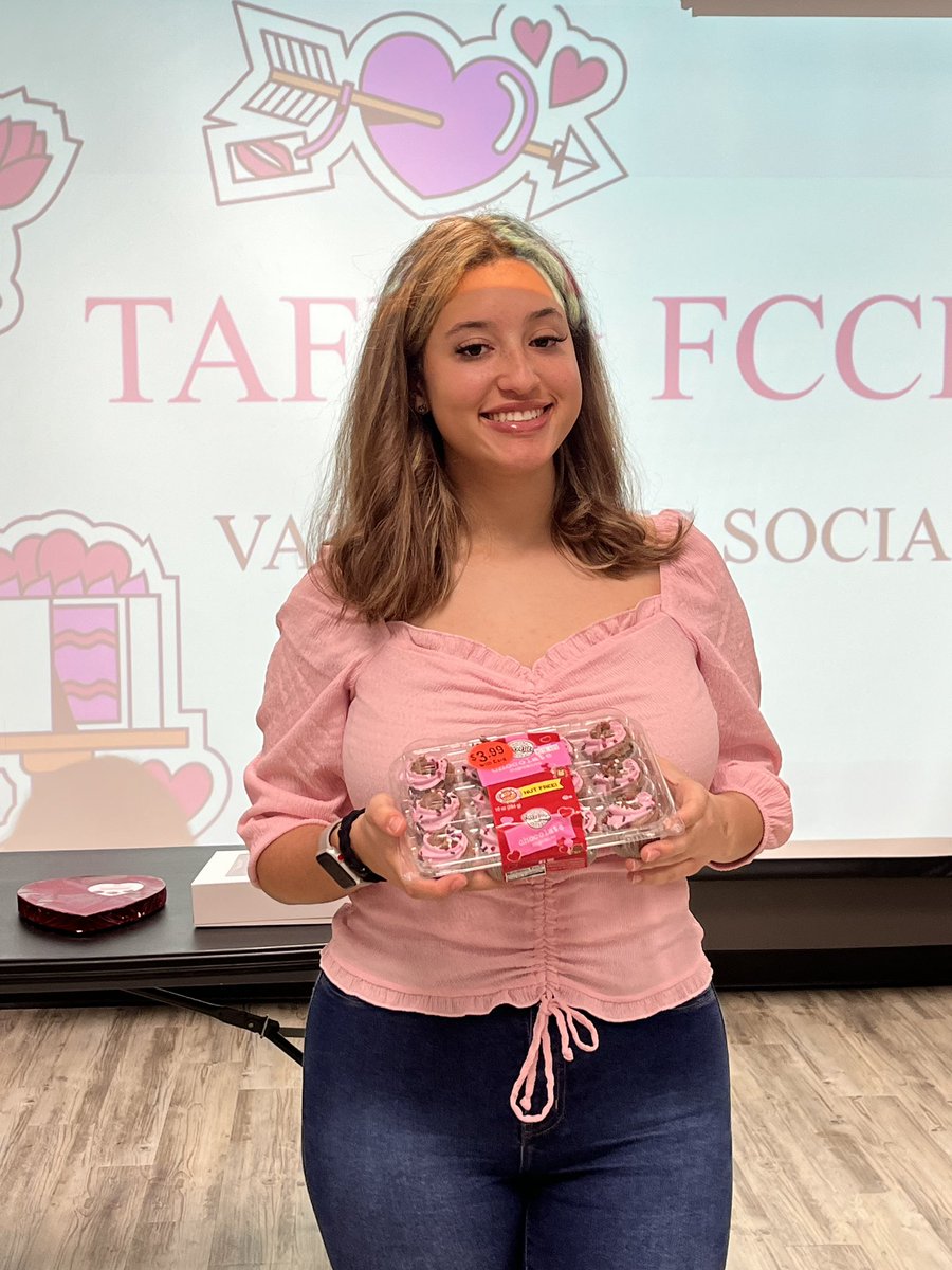 dobie_fccla's tweet image. Today we celebrated the birthday of our VP of Public Relations Kaleigh! As well as the President of our sister club TAFE Nhan!! 

#pisdcte #pisdallstars #pisdctemonth2023 #pisd #CTE #BirthdayBash #ValentinesDay