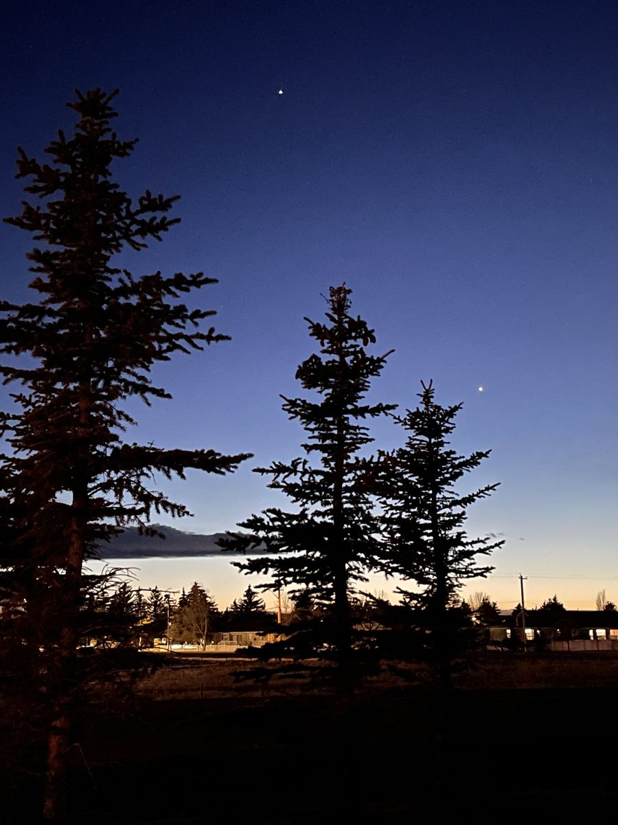 Hello #Edmonton  it’s great to finally be here! Keep an eye on the western sky, just after sunset, and watch #Jupiter and #Venus come together. There are 300 kids in Grade 6 who can tell you all about this celestial event. #EPSB #yeg 

#SkyScience #abed 
 
Keep Looking Up!  🔭