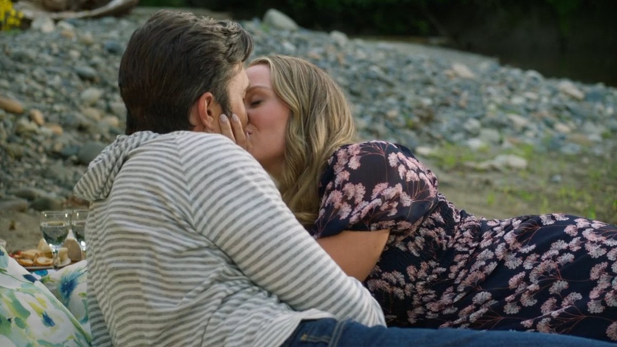 teamchessies's tweet photo. Happy #ValentinesDay to Kevin &amp; Sarah (#Karah) and Jess &amp; David (#Javid)!😍❤️

Would love to see them again... @hallmarkchannel @HMNow @Anniehowellpr @angelamegrey @SamanthaDiPippo @kateredinger @RandPope @ElizabethYostHC

#MoreObriens #ChesapeakeChristmas #ChesapeakeShores https://t.co/GiE0n3rjtd