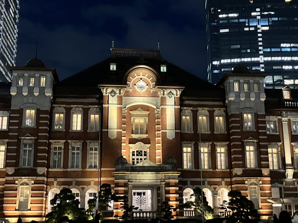 Endou29142647's tweet photo. 日曜日から昨日まで東京観光行ってきました。
夜の東京駅キレイでした。 https://t.co/w5DBsHGHj2