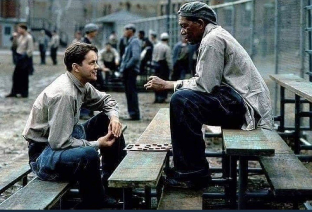 "لا يوجد لقاءات عبثية في الحياة ، كل انسان تصادفه هو إما اختبار أو عقوبة أو تنبيه أو رسالة أو هدية من السماء".

اقتباس من فيلم

 (The shawshank redemption)