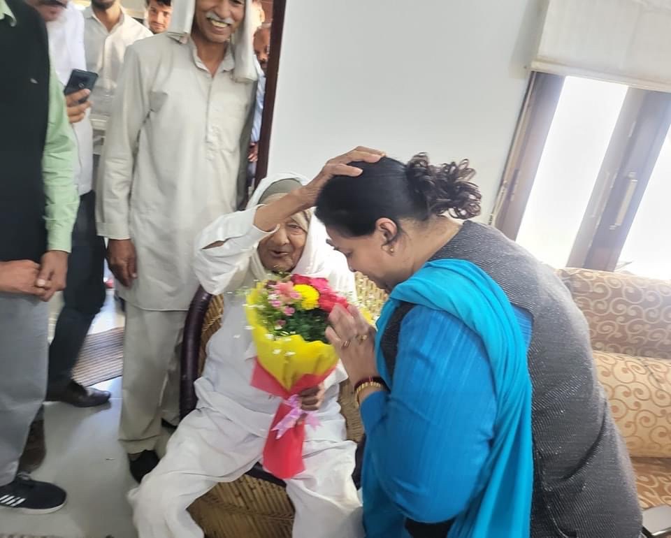 KakarGargi's tweet photo. नगर निगम मानेसर के वार्ड नः-19 नखदौला तथा सेक्टर 81, 82-ए में स्थानीय कार्यकर्ताओं के साथ बैठक की। https://t.co/0YdCd5iVg4
