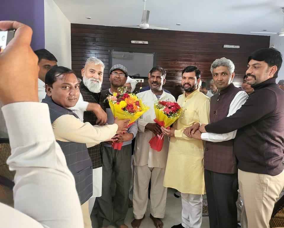 KakarGargi's tweet photo. नगर निगम मानेसर के वार्ड नः-19 नखदौला तथा सेक्टर 81, 82-ए में स्थानीय कार्यकर्ताओं के साथ बैठक की। https://t.co/0YdCd5iVg4