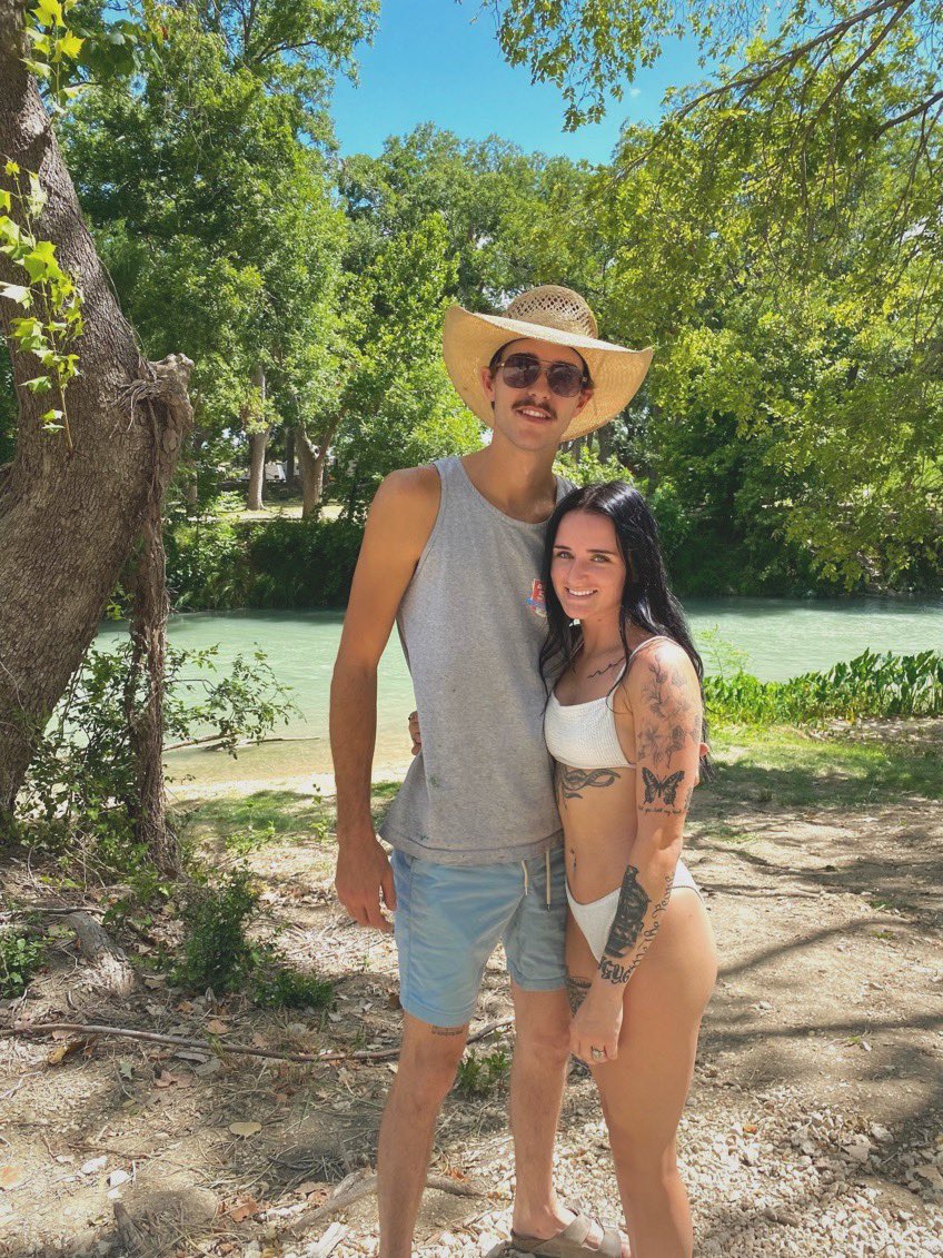 KayleeBitvh's tweet photo. Happy Vday to my only https://t.co/7JmxI7ajdS