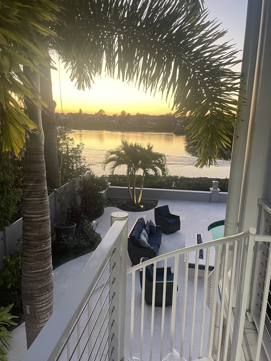 mcarlton13's tweet photo. Valentine Day dinner with an incredible sunset view. #flsunsets https://t.co/bvBmHuQh1t