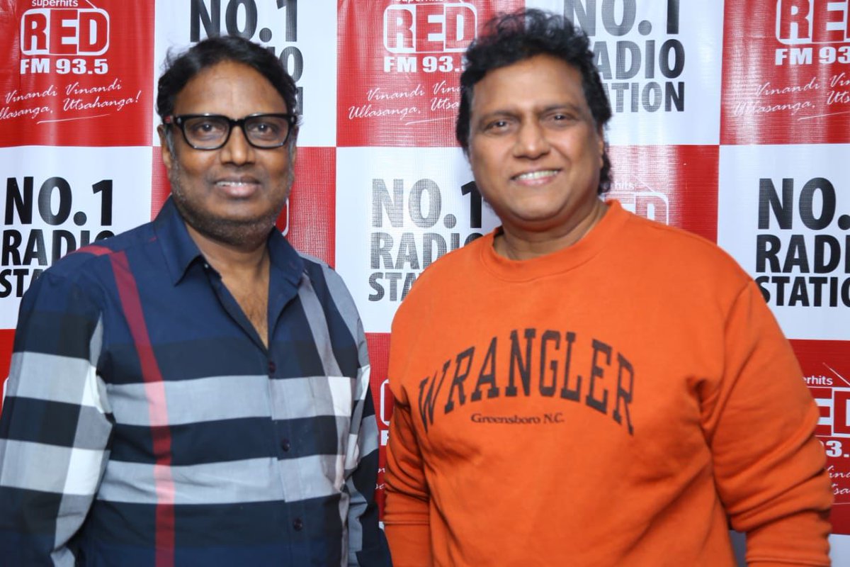 MovieFactory3's tweet image. Our Director @Gunasekhar1 and Music Director #ManiSharma in Conversation with @RedFMIndia 📻 about
#MadhuraGathamaa song from #Shaakuntalam ✨🎶

▶️ youtu.be/_B5UfjeZb3c

@Samanthaprabhu2 @ActorDevMohan @neelima_guna @GunaaTeamworks @SVC_official @tipsofficial @tipsmusicsouth