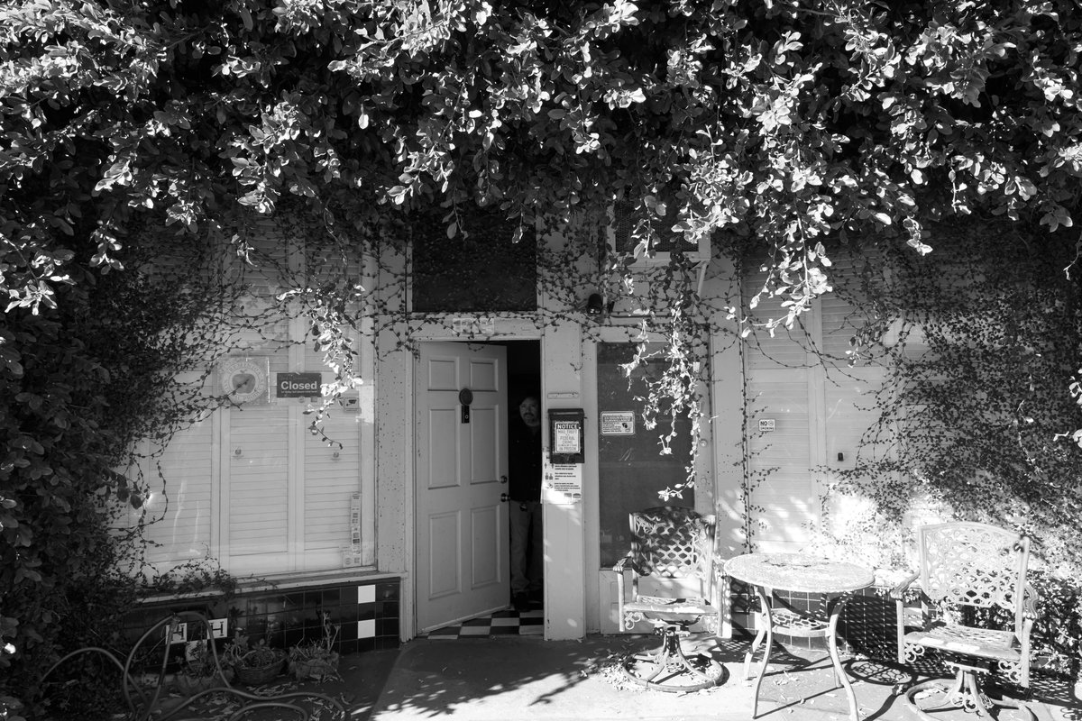 isensno's tweet photo. Why make photos? #25 in this series. I did video https://t.co/Ychg2h3SjU using only raw photos I've never touched. No edits other than B&amp;W vs color. No adjustments, edits or crops. I'm posting the storyboard pics. 
#documentaryphotography
#streetphotography #urbanphotography https://t.co/Ha8hjiAlqR