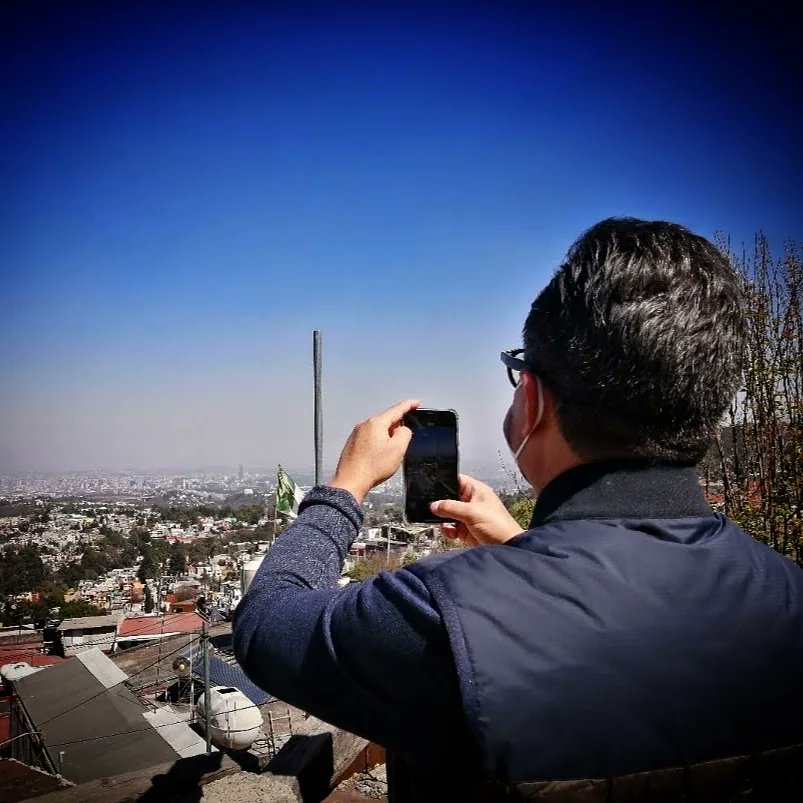 LuisArmandoNulo's tweet photo. ¡La vida es tan maravillosa!
Un 14 de febrero del 2021 visitamos a las y los vecinos de la calle Huayatlalco.
Quién diría que regresaríamos en esa misma fecha. Sé que hoy estuviste presente y fuiste tú quien nos volvió a reunir para recordar el inició de este proyecto!
#TeamLL https://t.co/gP1NAZLVQA