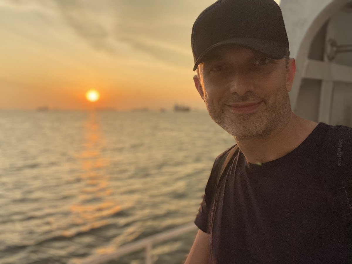 ValentAnomad's tweet photo. Life is as … a 100km ultra-marathon … 

#LoveTheSun #Sunset #SoloTraveller #ValentNomad https://t.co/I59tkLpYIM