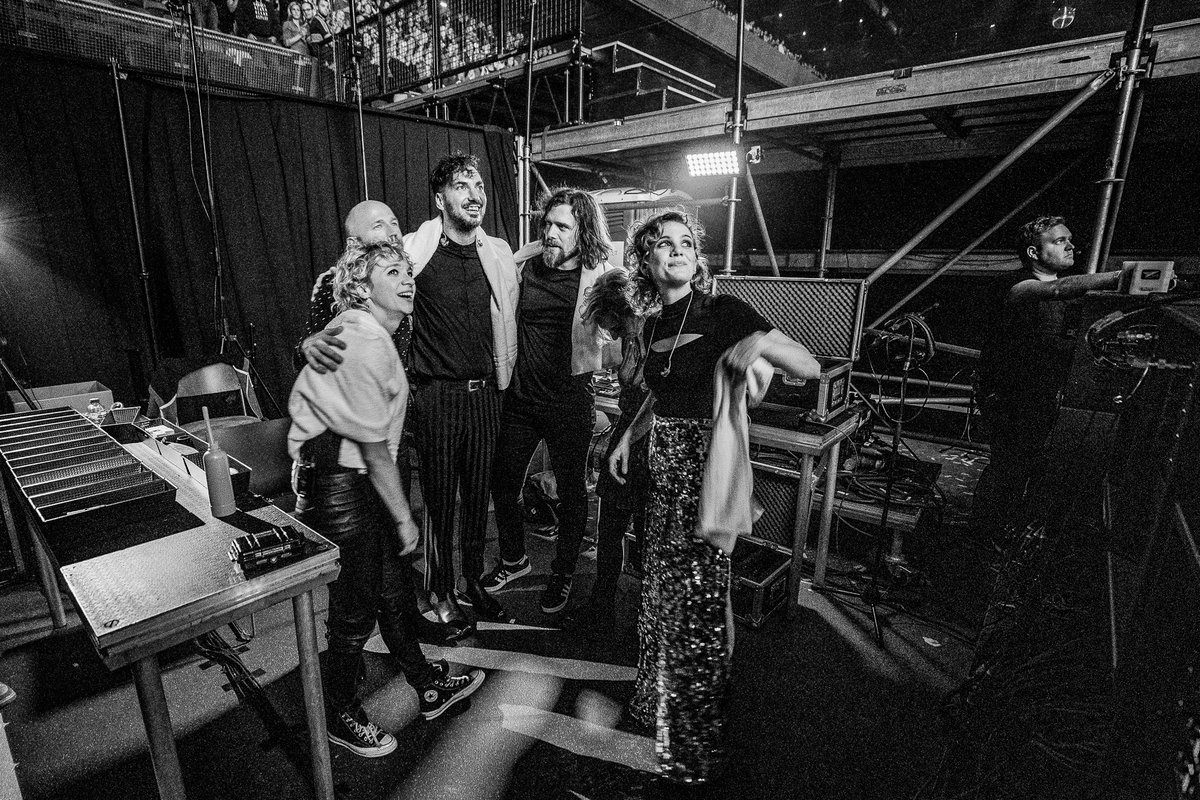 Jullie hebben het misschien al gehoord of gelezen: onze drummer Bram gaat komend jaar bij U2 (!) drummen.
instagram.com/p/Col8F3sDfhb/…