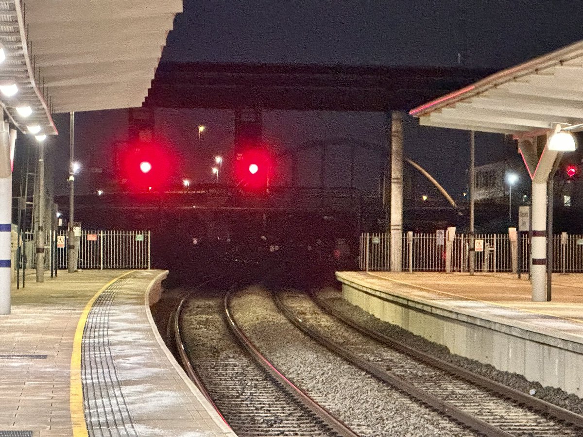 richardgerver's tweet image. Early start, back down to London to film a discussion around the ideas of social #covenants with one of the world’s leading experts Phillip Ullmann #change