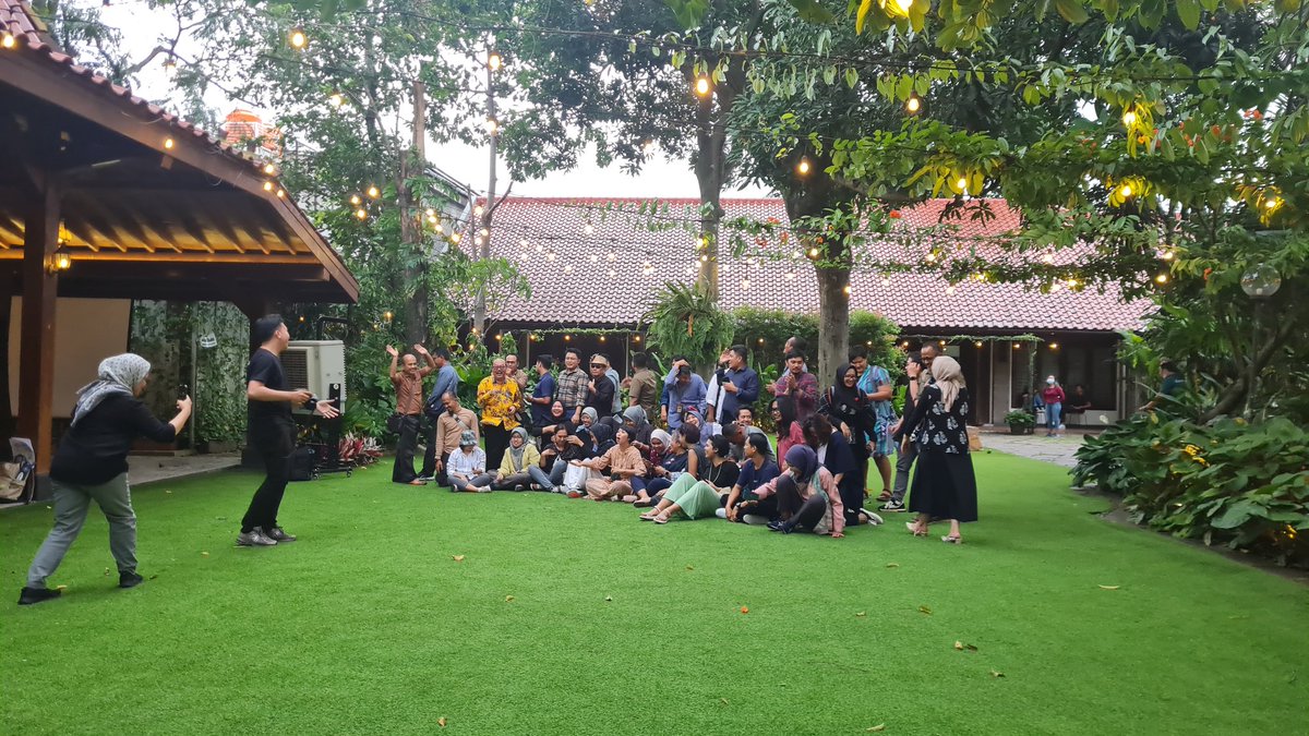Fitrian Ardiansyah (@ecofitrian) on Twitter photo Proud to support <a href="/Kab_Lestari/">Lingkar Temu Kabupaten Lestari</a> (LTKL) as one of their board members. Indonesia can only advance as a country if many provinces & districts are also advancing their development, conducted in a #sustainable manner, ensuring economic growth and environmental/social protection. Proud to support <a href="/Kab_Lestari/">Lingkar Temu Kabupaten Lestari</a> (LTKL) as one of their board members. Indonesia can only advance as a country if many provinces & districts are also advancing their development, conducted in a #sustainable manner, ensuring economic growth and environmental/social protection.