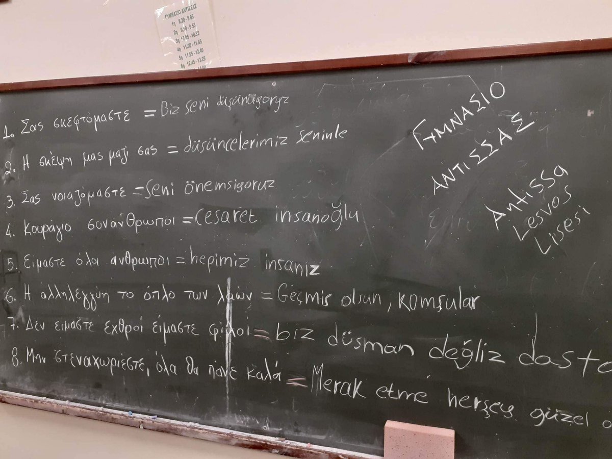 Nutkum tutuldu, "Biz düşman değiliz, dostuz" yazısını okuyunca.