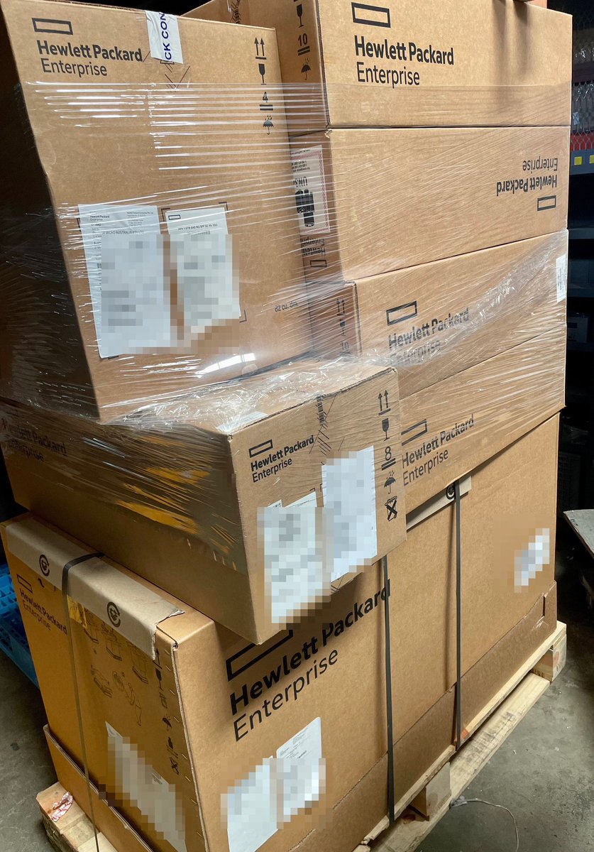 These pallets are holding #hpe HW that will go into creating PNG’s first ever in-country #vmwarecloud & #awscloud Services. It will serve the people of #png through Gov’t agencies. 

Datec & HPE Australia are proud to be part of this #technological history of PNG #WokMasGoYet