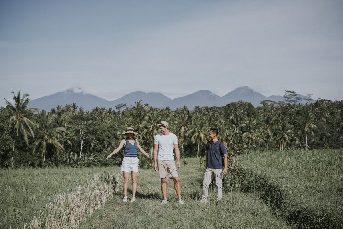 SamsaraUbud's tweet photo. Immerse yourself in nature with a morning or afternoon walk, accompanied by a knowledgeable butler who will take you on a journey through the traditional #Balinese village life. https://t.co/EHLFZ108q3