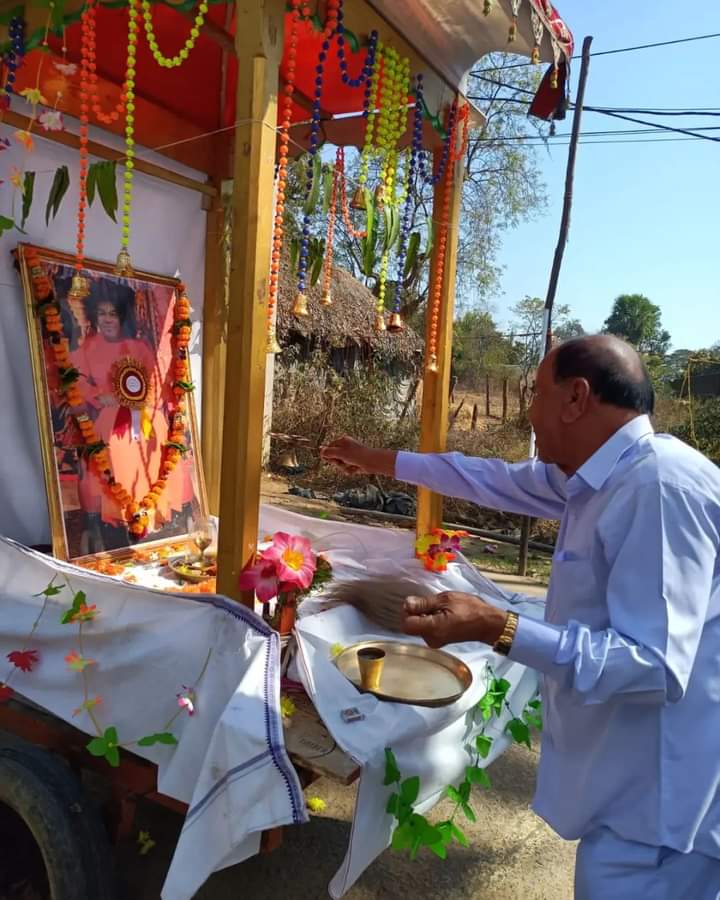 sathyasaiodisha's tweet photo. Loving Sairam..
With the Blessings of Sri Sathya Sai Baba, Dhenkanal District organised District level devotees meet & Youth seminar program at Badajhara Bhajan Mandali under Parajang Samithi on 12.02.2023.
#devoteesmeet
#Saiyouth
#Dhenkanal
-Media Team https://t.co/XbJPiC2thL